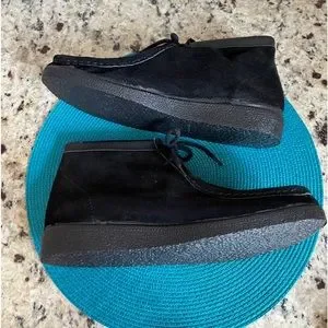 Suburbans | Shoes | Suburbans Black Suede Desert Chukka 
